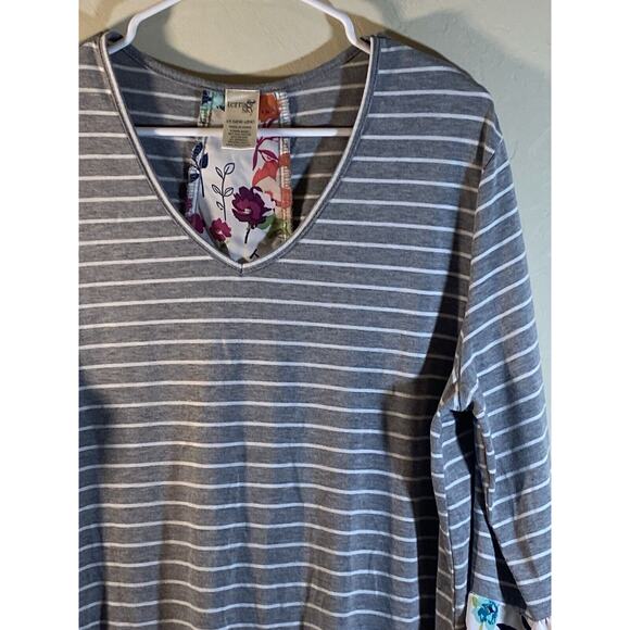 Terra & Sky Floral Top with Long Sleeves Slate Grey 1X (16W-18W) - Picture 8 of 10